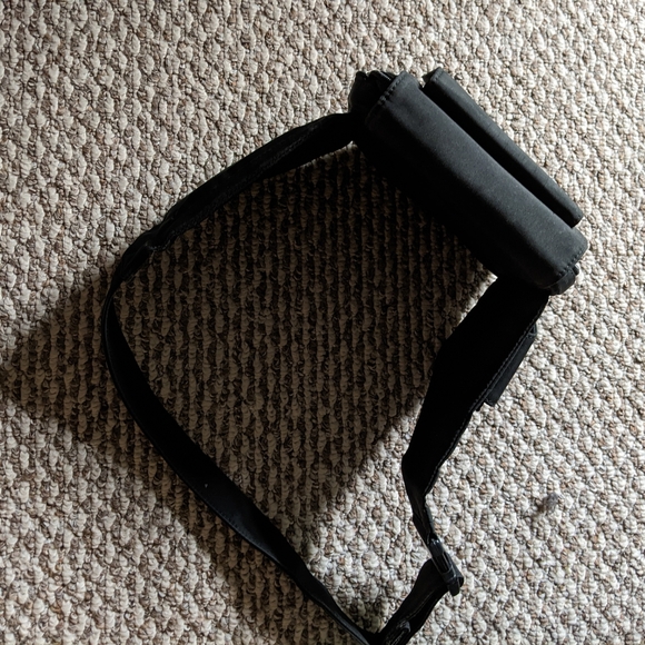 Black Belt Bag with Sleek Design and Durable Fabric - Picture 4 of 5